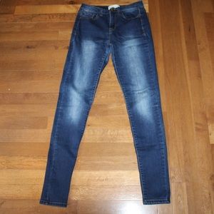 cute skinny jeans in dark blue!!